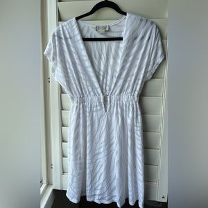 J Valdi white coverup